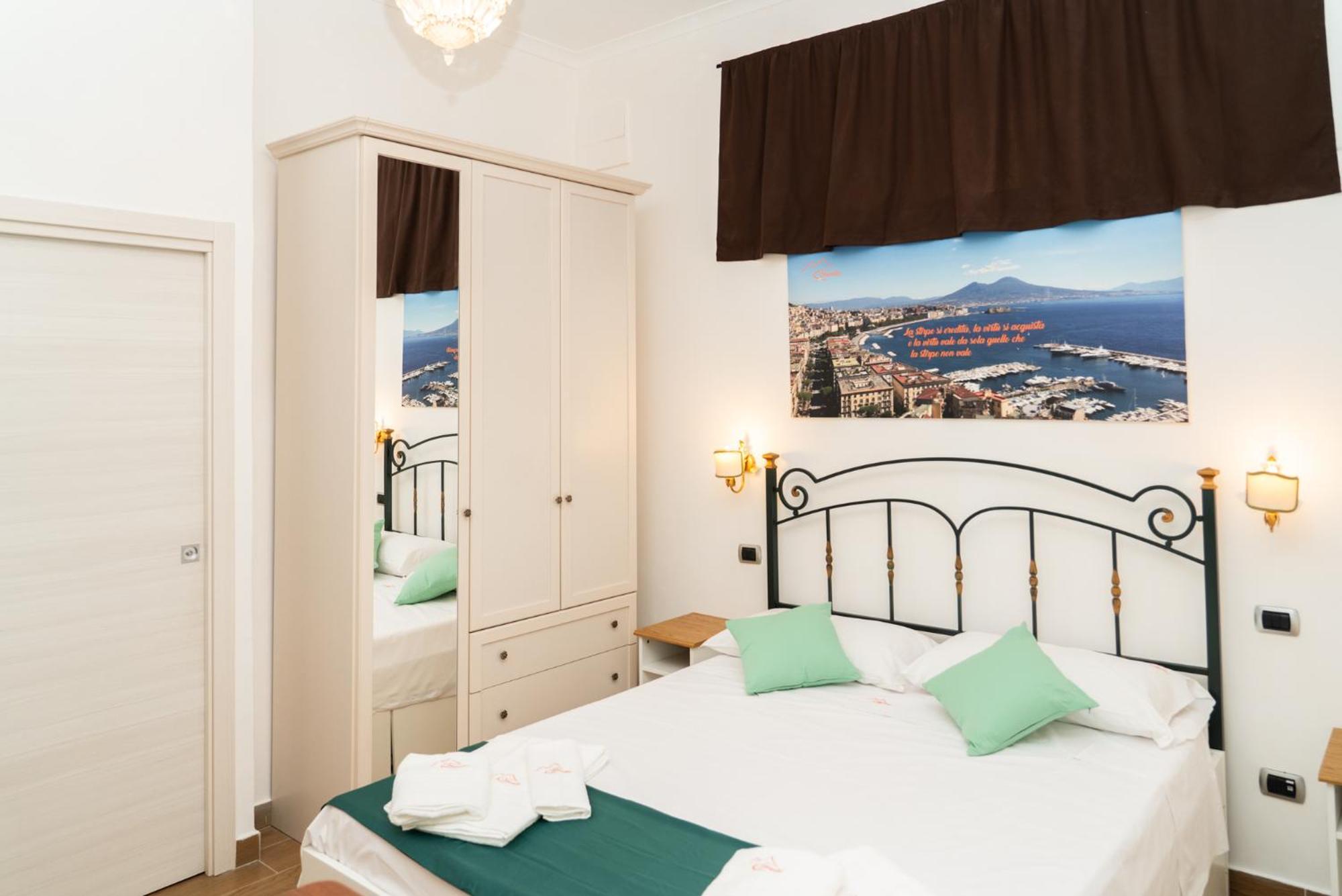 Suite Cervantes Naples Extérieur photo