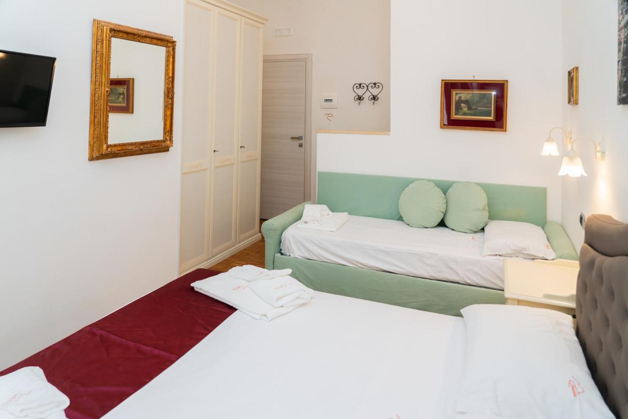 Suite Cervantes Naples Extérieur photo